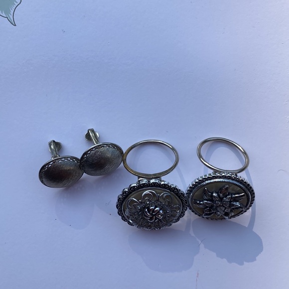 Vintage scarf clips and matching earrings - Picture 4 of 13